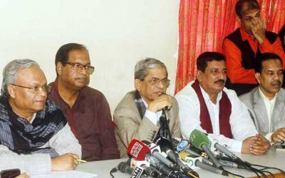 সংবাদ সম্মেলনে বক্তব্য রাখছেন মির্জা ফখরুল ইসলাম আলমগীর সংবাদ সম্মেলনে বক্তব্য রাখছেন মির্জা ফখরুল ইসলাম আলমগীর