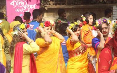 বাসন্তী উৎসবে রঙিন হয়ে নতুন রূপে সেজেছে প্রকৃতি, উৎসবে মেতে উঠেছে পুরো বাঙালি জাতি (ছবি : রাইজিংবিডি)