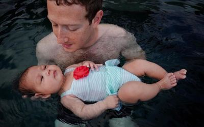 ম্যাক্সের সাঁতারের ছবিতে লাইকের বন্যা