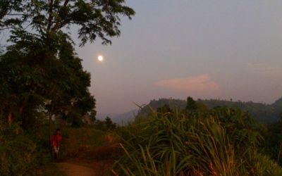 পাহাড় চূড়ায় পূর্ণিমার আলো পাহাড় চূড়ায় পূর্ণিমার আলো