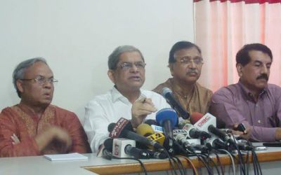 সংবাদ সম্মেলনে বক্তব্য রাখছেন মির্জা ফখরুল ইসলাম আলমগীর সংবাদ সম্মেলনে বক্তব্য রাখছেন মির্জা ফখরুল ইসলাম আলমগীর