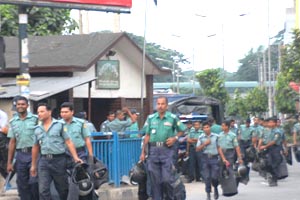 কঠোর নিরাপত্তায় ইসলামি দলগুলোর ঢিলেঢালা হরতাল চলছে