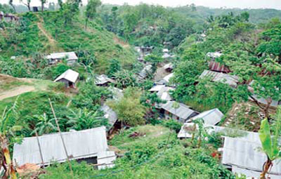 গারো পাহাড়ের ঢালে অবৈধ বসতি