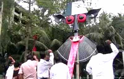 কুষ্টিয়ায় রাজাকারের ভাস্কর্যে অপকর্মের চিত্র