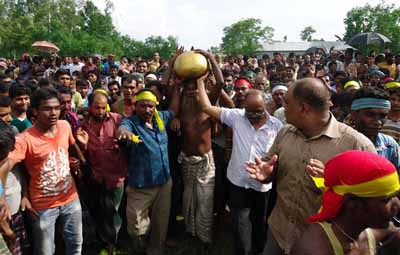 ফুলবাড়িয়ার ঐতিহ্যবাহী খেলা হুমগুটি