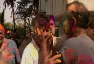 দোল উৎসব উদ্‌যাপন