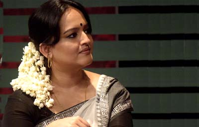 মুখ মুখশ্রী এবং রবীন্দ্রনাথ নিয়ে ইশিতা