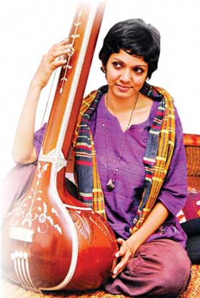 রাই’র ভিডিও নিয়ে  আসছেন আনুশেহ