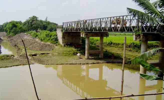 ভয়ের কারণে কুমির থেকে গেল নদের চাঁদ