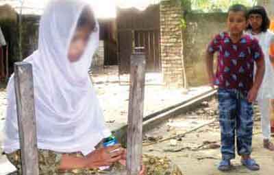 বিষের বোতল হাতে ১৩ দিন!