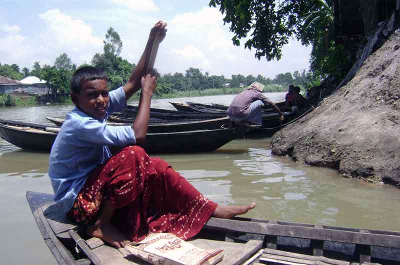 মন মাঝি তোর বৈঠা নে রে...