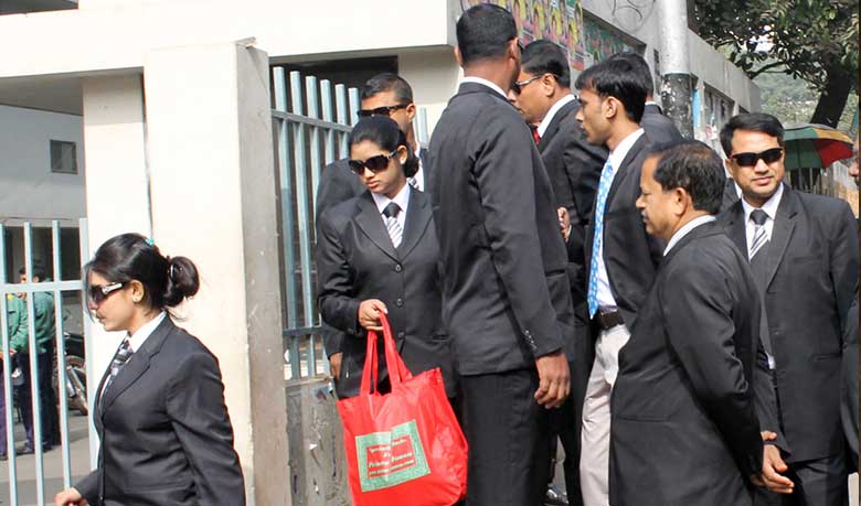 Moosa enters ACC office in royal fashion with 25 bodyguards