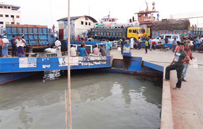 মাওয়া ফেরিঘাট অস্থায়ীভাবে যাচ্ছে শিমুলিয়ায়