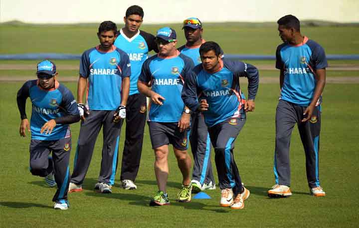 সিংহ বধে বাঘ প্রস্তুত