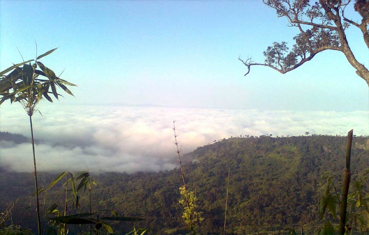 যেখানে মেঘের কোলে পাহাড় ঘুমায়