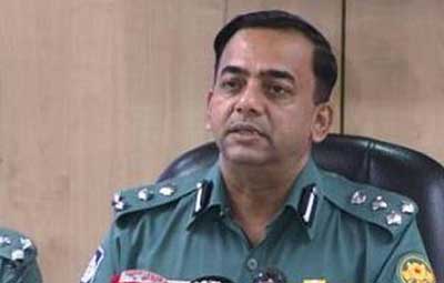 পুলিশের পোশাক পরা অবস্থায় ধূমপান নিষেধ