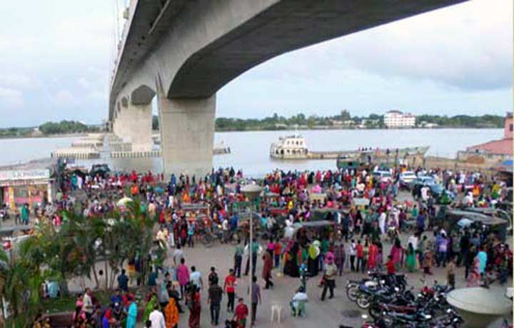 বিনোদনপ্রেমীদের মিলন মেলা রুপসা সেতু