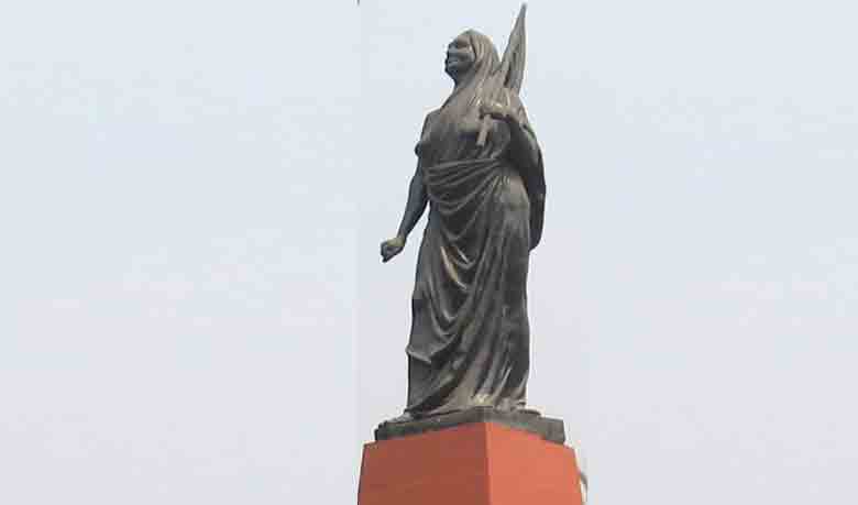 করেঙ্গে ইয়ে মরেঙ্গের এক দুরন্ত মাতঙ্গিনী