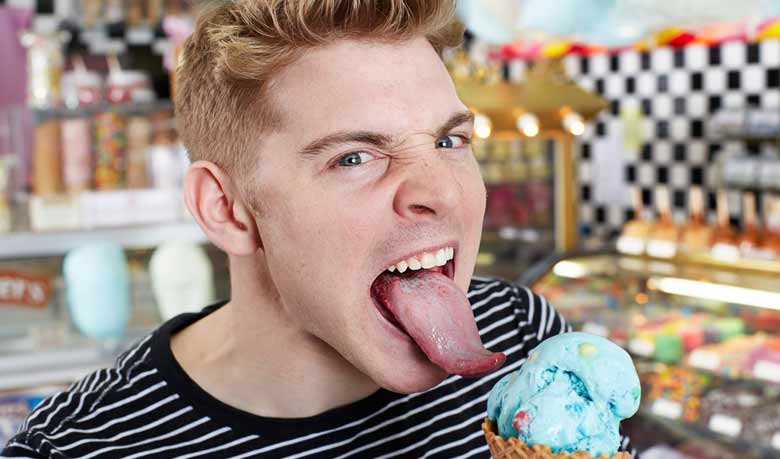 এত বড় জিহ্বা!