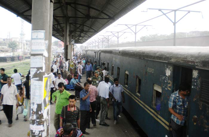 গাজীপুর-ঢাকা ট্রেনই জনপ্রিয়