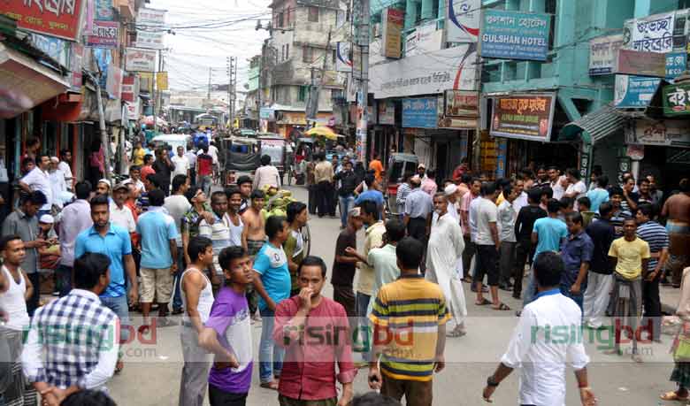 খুলনায় ভূমিকম্পে ভবন দেবে গেছে