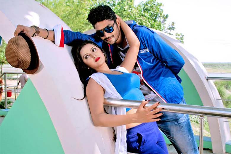 ৭০ হলে শাহরিয়াজ-পরীমনির ‘পাগলা দিওয়ানা’