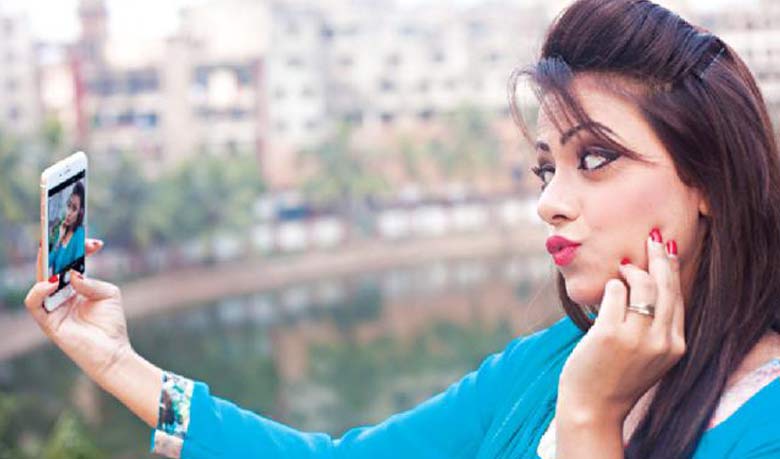 সেলফি সেলফি