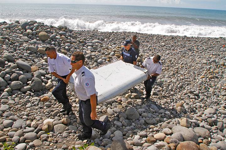 Malaysia PM confirms debris from MH370