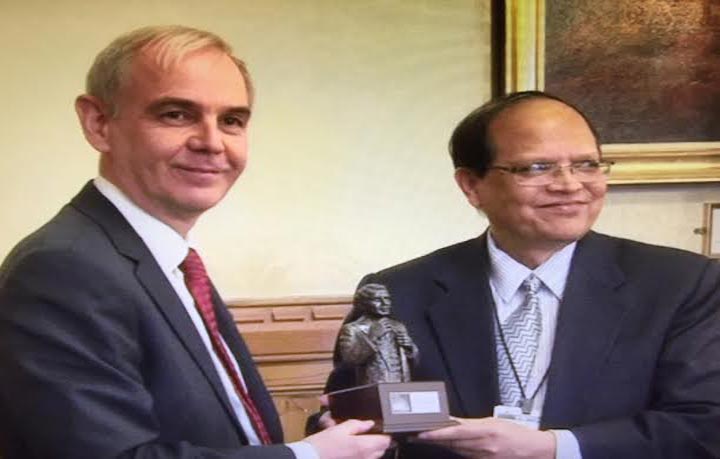 BB boss receives ‘Central Banker of the Year’ award