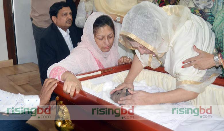 যেভাবে সন্তানকে বিদায় দিলেন খালেদা