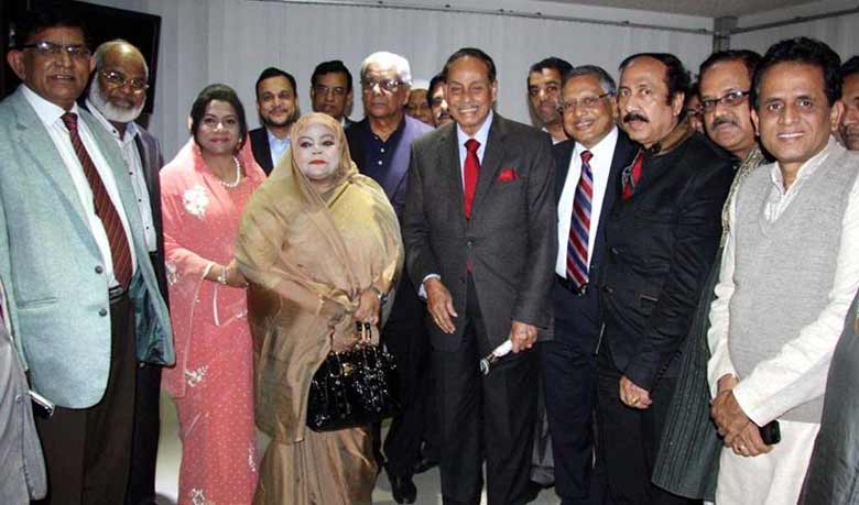 দেশে ফিরেছেন এরশাদ