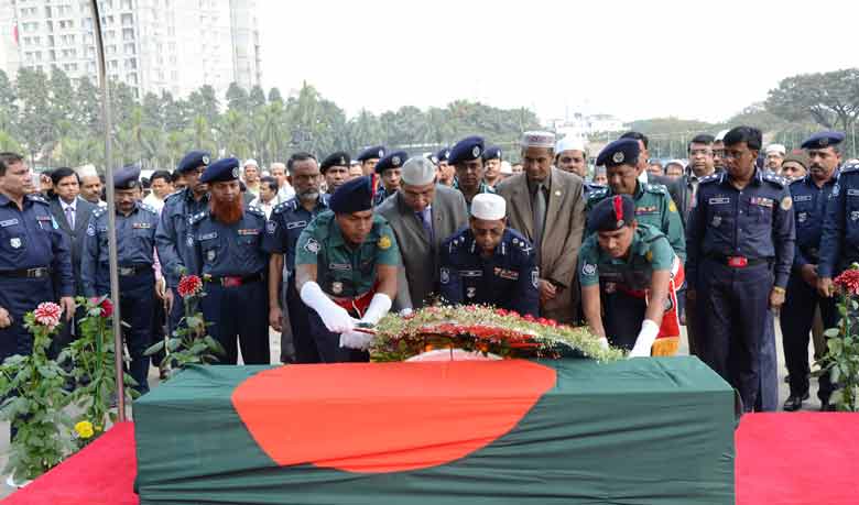 প্রাক্তন আইজিপি আনোয়ারুল ইকবালের দাফন  সম্পন্ন