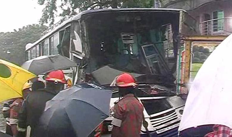 2 killed in Kushtia bus-truck collision