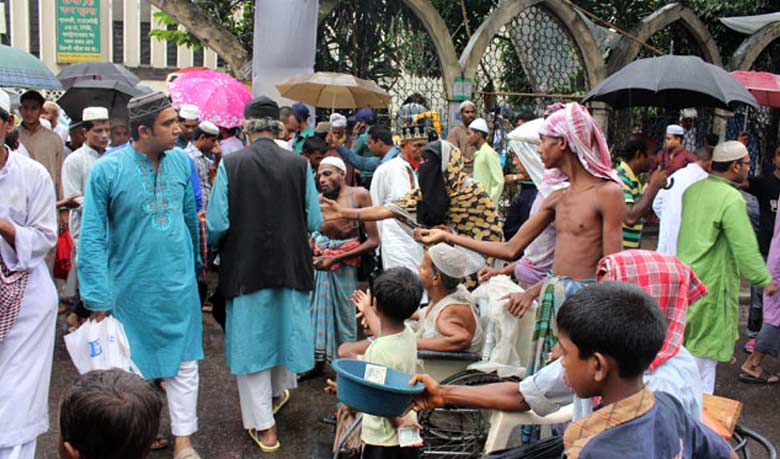 রাজধানীতে ফকিরের হাট!