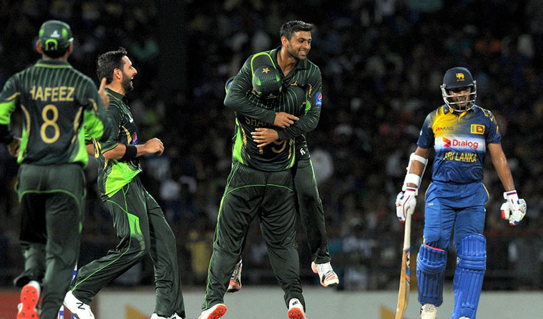 Pakistan sweeps T20 series with tense 1-wicket win