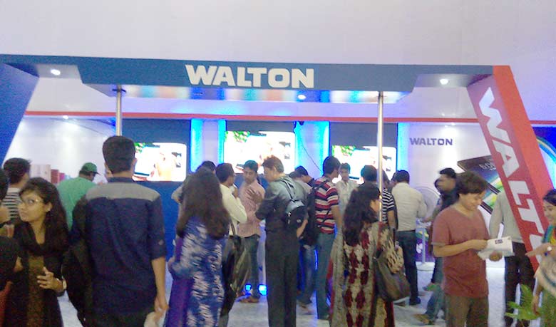 ওয়ালটনের প্যাভিলিয়নে ক্রেতা-দর্শনার্থীর ভিড়