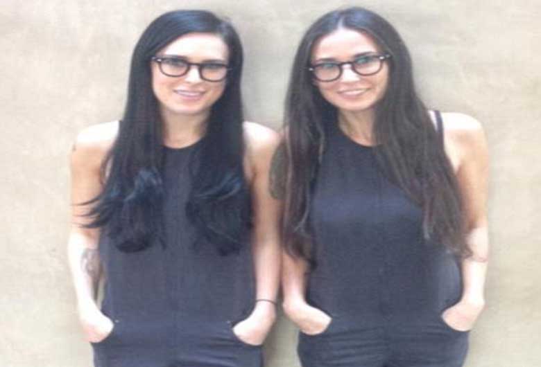 ঠিক যেন যমজ বোন!