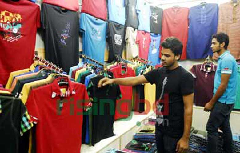 গরমে টি-শার্ট