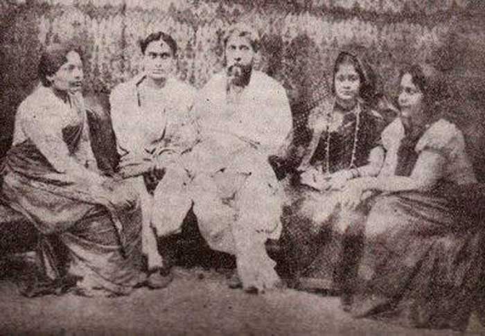 স্নেহ ও কর্তব্যে পিতা রবীন্দ্রনাথ