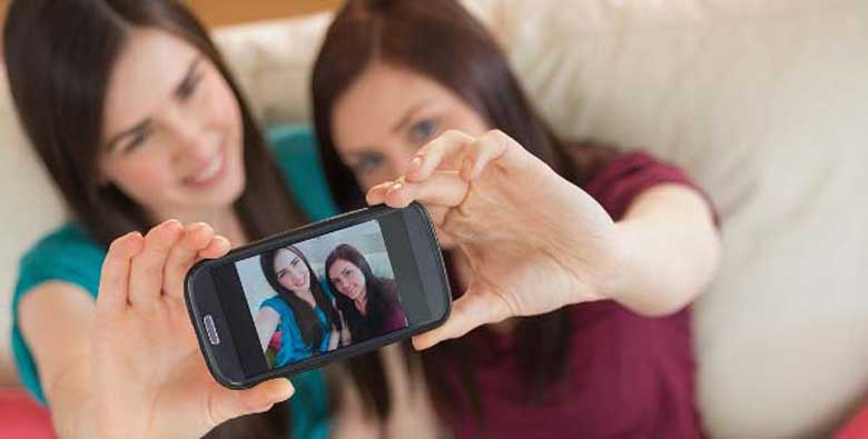 সুন্দর সেলফি তোলার কৌশল