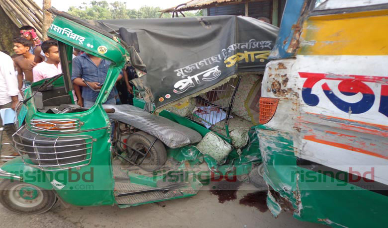 4 of a family among 5 killed in Ctg road crash