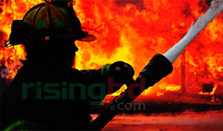 টঙ্গীতে প্লাস্টিক কারখানায় অগ্নিকাণ্ড