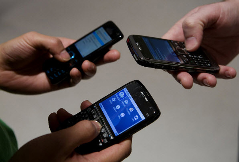 মোবাইলের ক্ষতিকর বিকিরণ থেকে মুক্ত থাকার উপায়