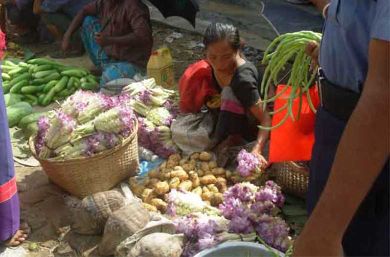 পাহাড়ি বাজারগুলো যেমন হয়