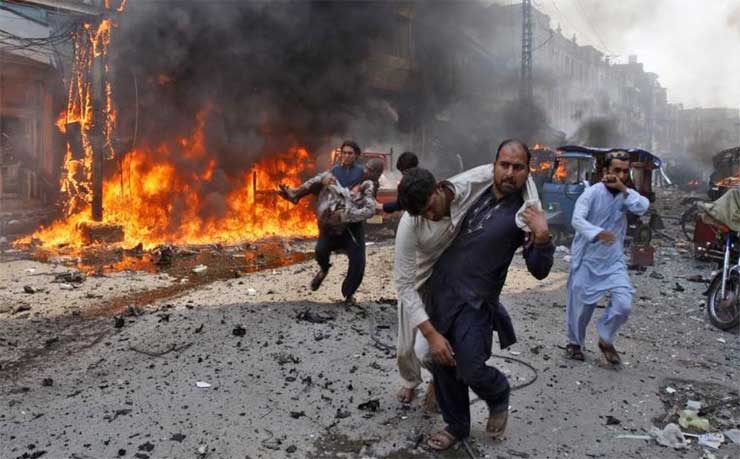 ISIL and Taliban claim bombing in Pak hospital