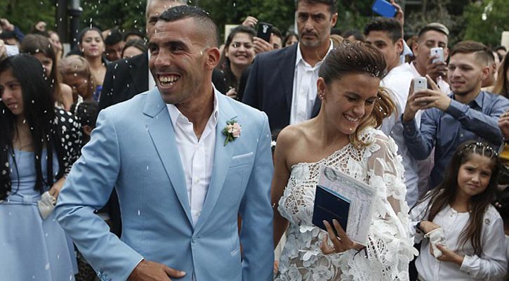 Tevez marries childhood sweetheart Vanesa Mansilla