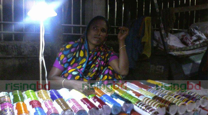 যে জীবন চুড়িতে গাঁথা