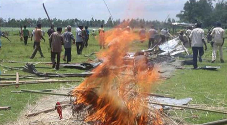 ‘...রেখেছ বাঙালী করে, মানুষ কর নি’