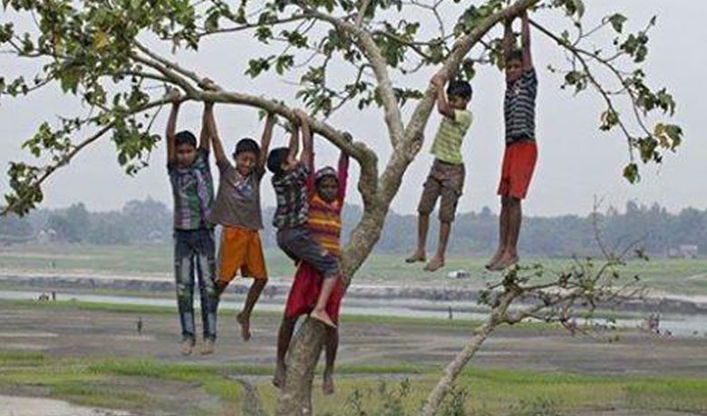 দুরন্ত শৈশব এবং শহুরে বাস্তবতা