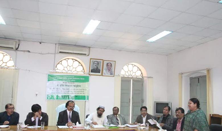 জবিতে দরিদ্র শিক্ষার্থীদের মাঝে বৃত্তি প্রদান